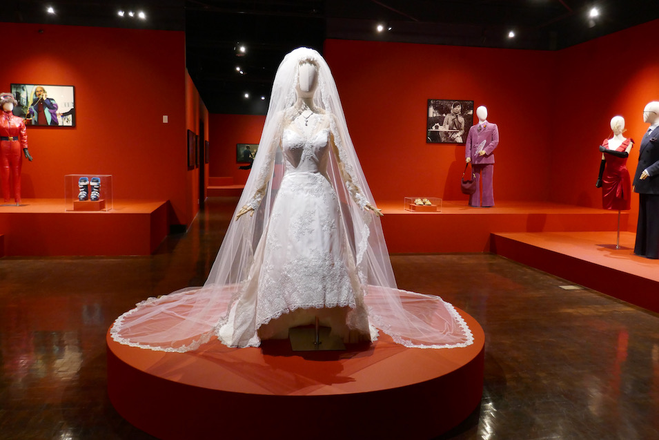Hollywood Movie Costumes and Props: Wedding dress worn by Lady