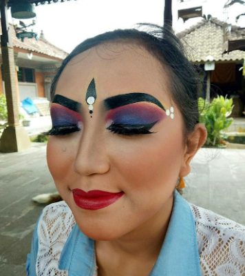 Gambar Tips Memakai Makeup Tari Bali