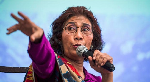 Susi Pudjiastuti Ancam Tenggelamkan Pembuang Plastk di Laut