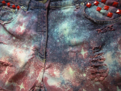 diy galaxy kosmos trendy szorty spodenki blogerskie ćwieki farbowane
