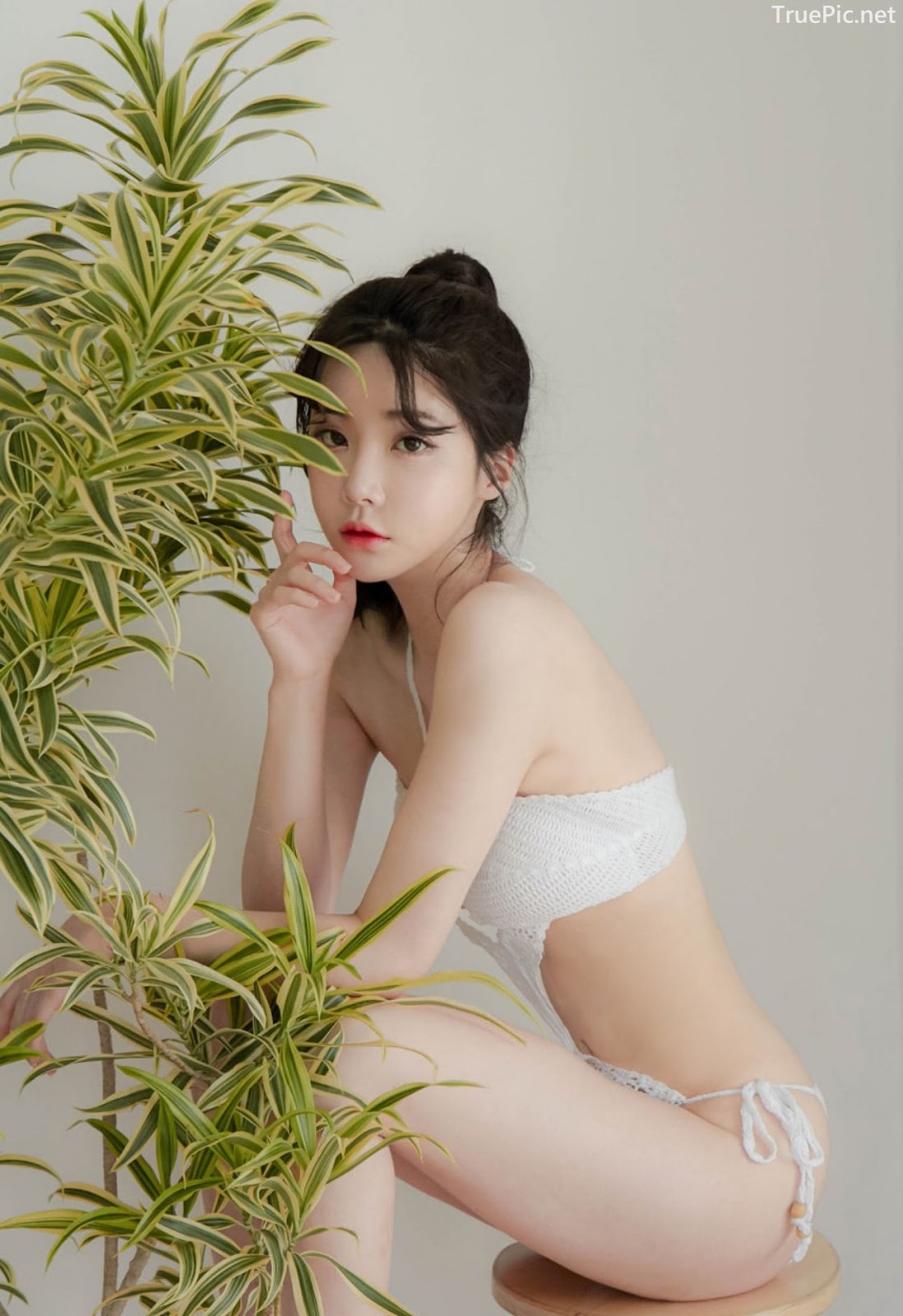 Yoo Gyeong - White vs Black swimsuit - Korean model and fashion - Picture 8