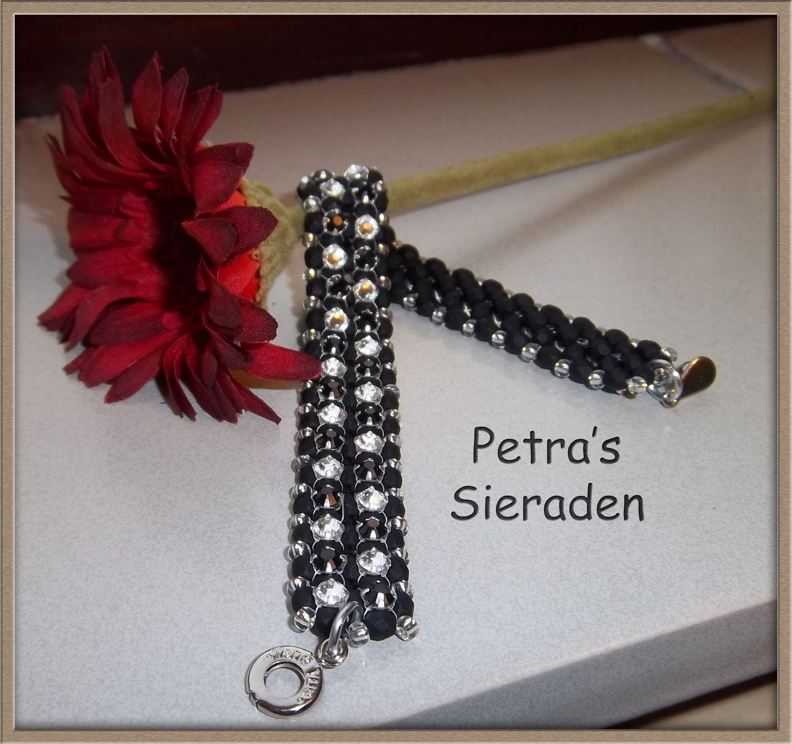 Petra's Sieraden: Black Crystal Rose Bracelet