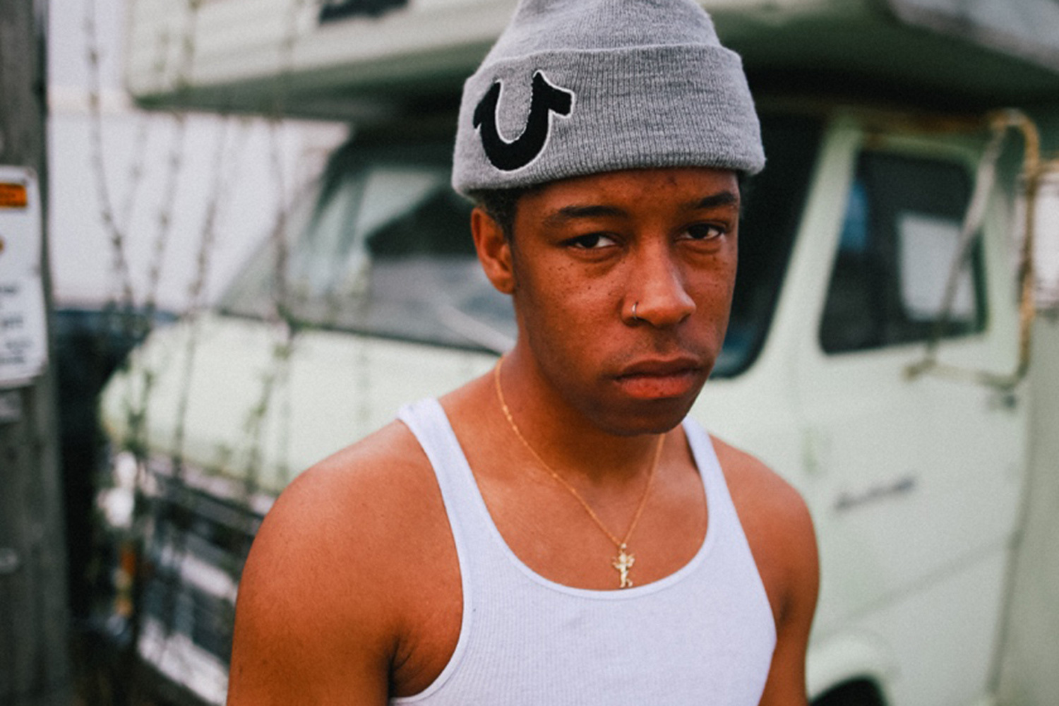 KennyHoopla reveals live version of "ESTELLA//" with Travis Barker