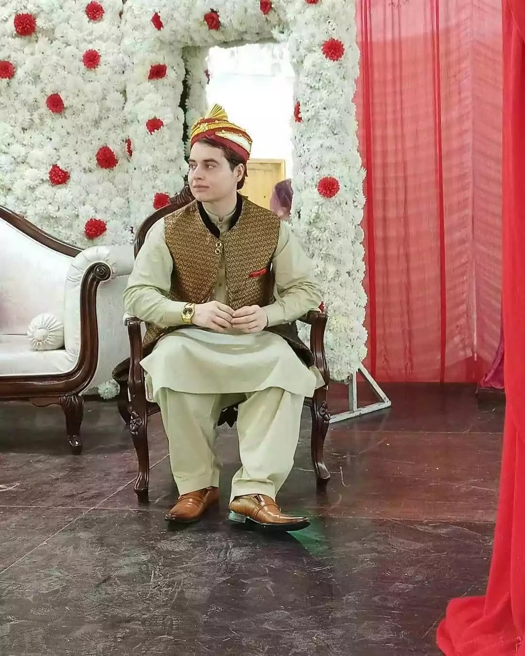 Beautiful Nikah Pictures of Nasir Khan Jan With His Sibling And In-Laws