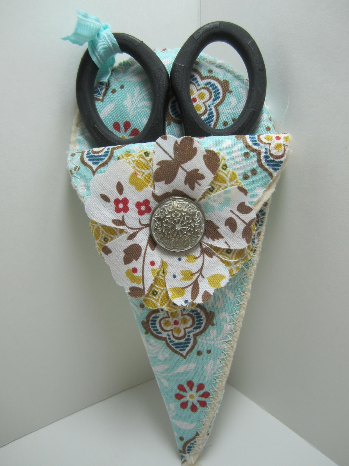 Goin' Over The Edge Fabulous Comfort Cafe fabric holders for your scissors