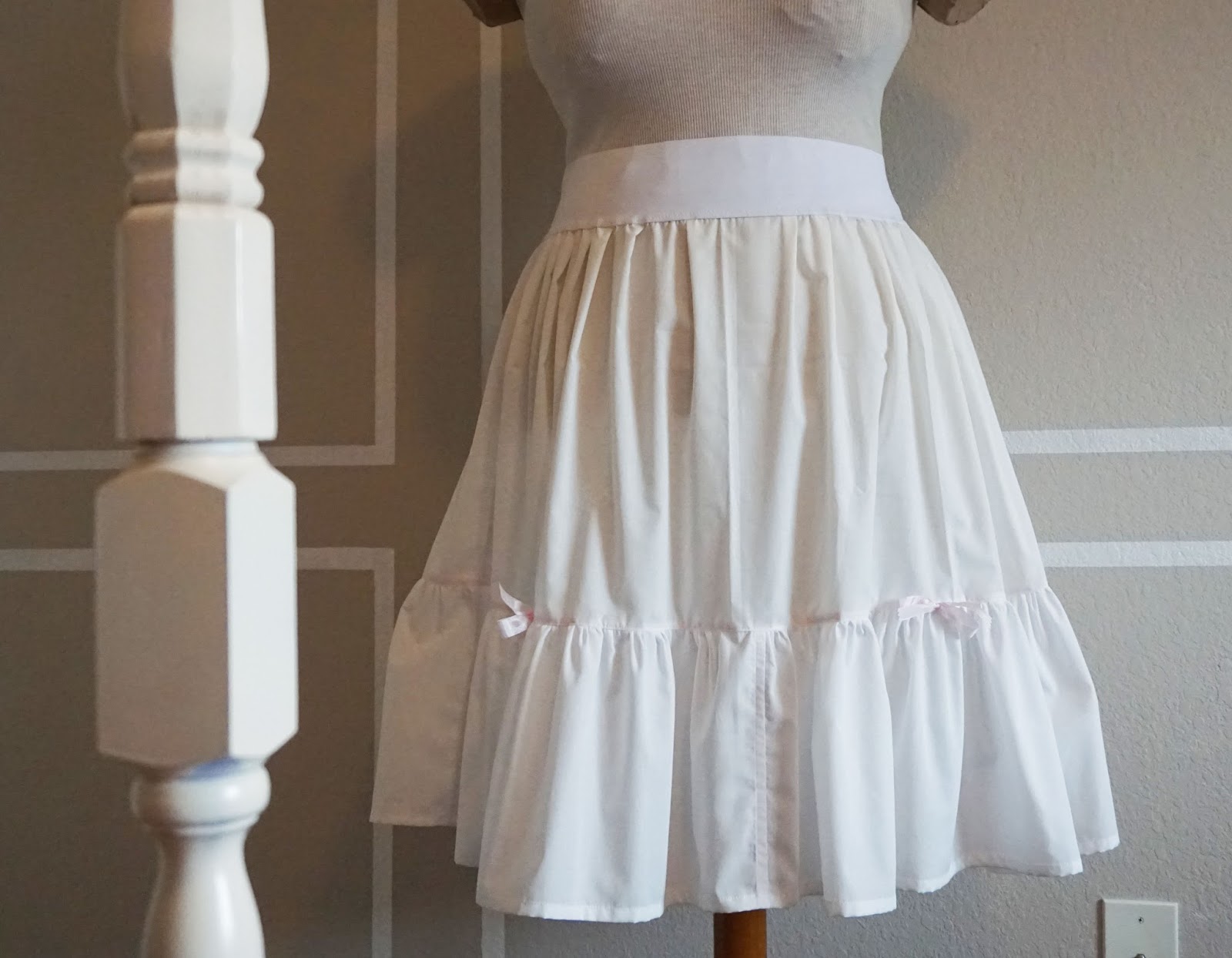 Aux Belles Choses: Simple Wide Elastic Waistband Petticoat
