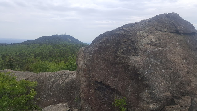 Vue sur le mont Orford au loin