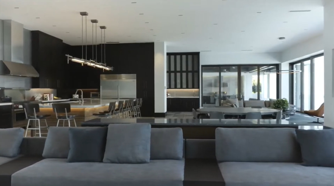 Tour Florida Luxury Modern Mansion vs. 20 Interior Design Photos