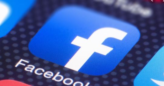 Facebook allowed children to chat in groups with strangers Facebook allowed children to chat in groups with strangers