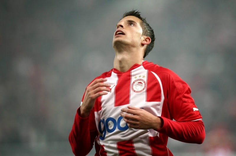 Άγριο κράξιμο σε Μιραλάς