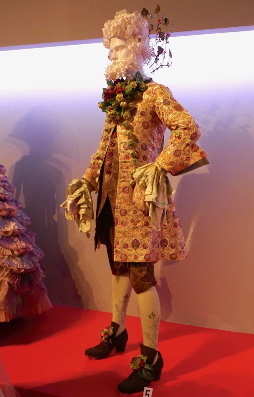 Screenworn costumes from The Nutcracker and the Four Realms on display... LaptrinhX / News
