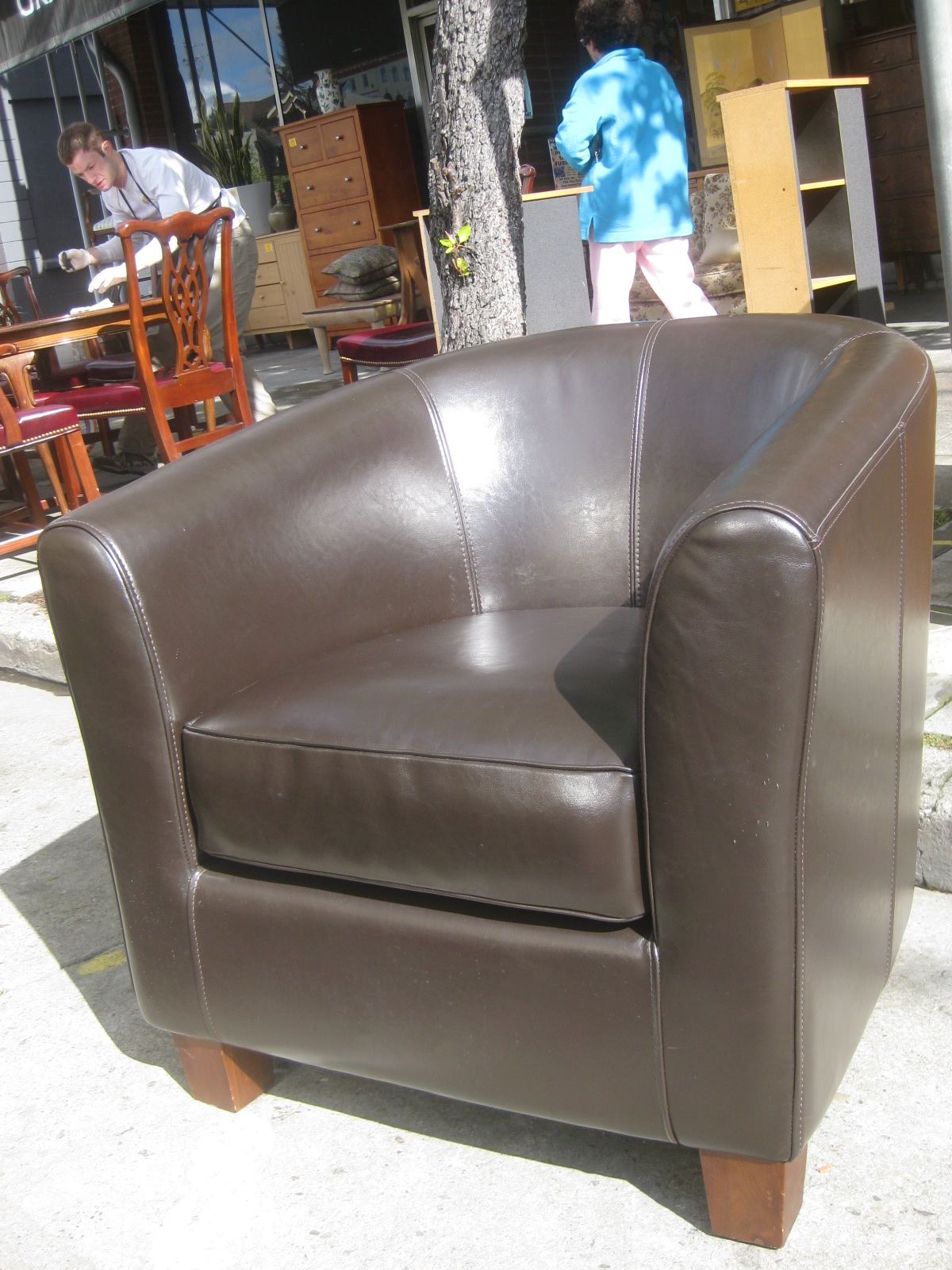 UHURU FURNITURE & COLLECTIBLES SOLD Brown Bucket Chair 125