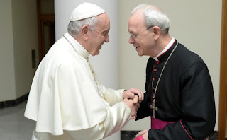 Le Pape François et le droit à une union civile pour les couples homosexuels - Page 2 Pope_Francis_meets_Bishop_Athanasius_Schneider_810_500_75_s_c1_810_500_75_s_c1