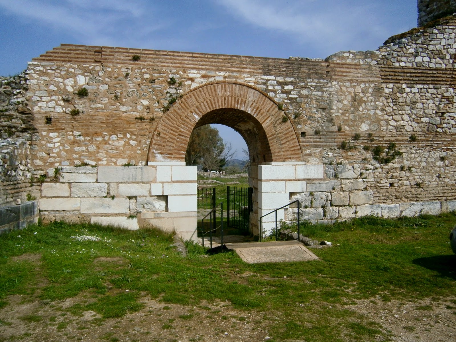 τα παλαιοχριστιανικά τείχη της Νικόπολης