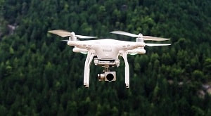 Laporan praktikum ini bertujuan untuk mengetahui bagaimana suatu wilayah  dipetakan menggunakan drone. Drone digunakan untuk mengambil titik pemetaan dari atas suatu wilayah yang akan dipetakan