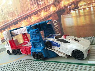 combiner wars ultra magnus deluxe car