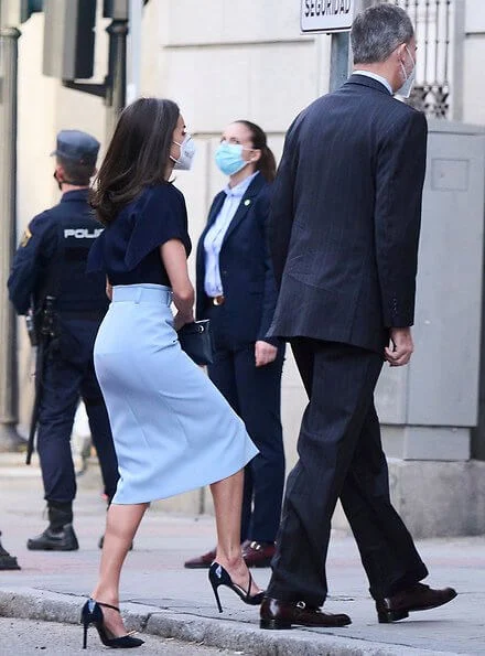 Queen Letizia wore a high waisted pencil skirt from Hugo Boss, and monica navy pumps from Magrit, she carried Carolina Herrera navy clutch