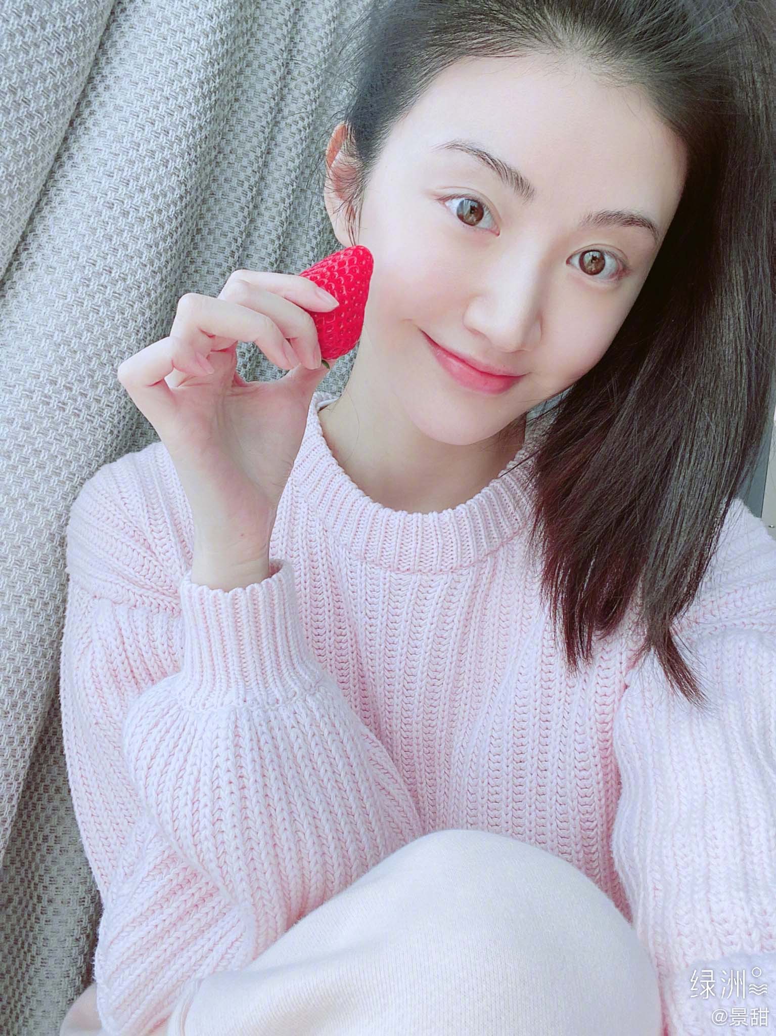 Jing Tian shares new year greetings - China Underground