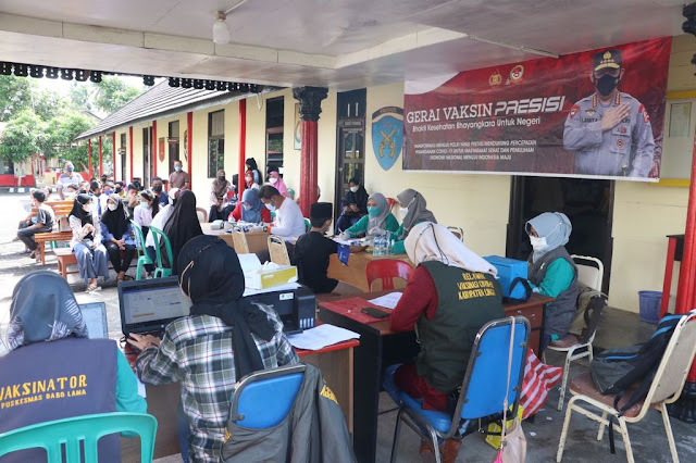 Kapolres Lingga Tinjau Gerai Vaksin Presisi di Polsek Dabo Singkep Kapolres Lingga Tinjau Gerai Vaksin Presisi di Polsek Dabo Singkep