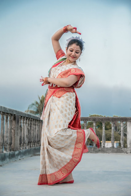 indian cultural dancing girl