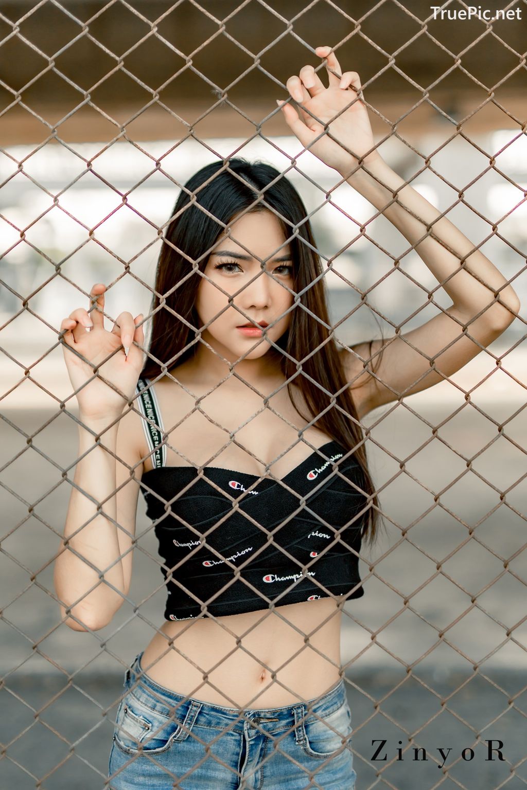 Image-Thailand-Model-Phitchamol-Srijantanet-Black-Crop-Top-and-Jean-TruePic.net- Picture-10