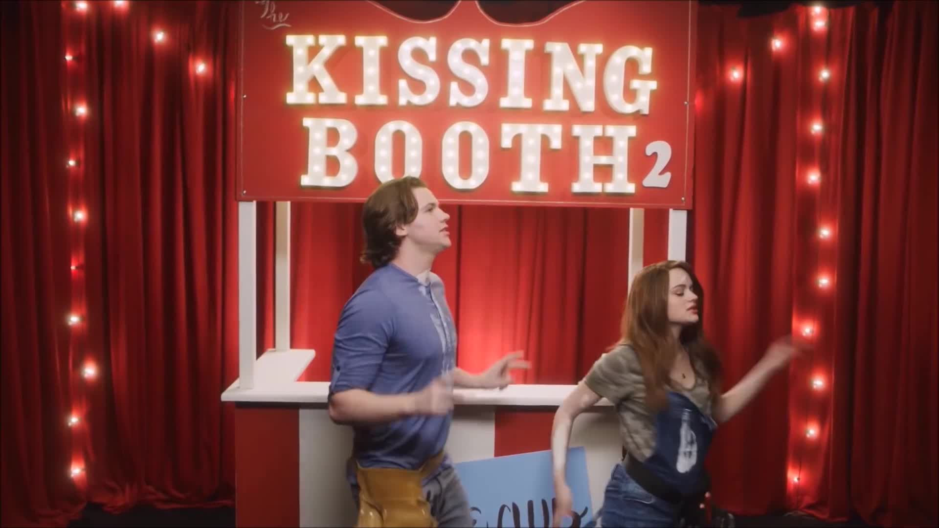 The kiss booth. Эль Эванс будка поцелуев. Будка поцелуев омгешки. Будка поцелуев фотозона.