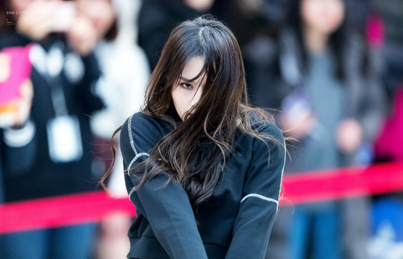 아이컨택하면 단박에 압살될거 같은 카리스마가진 여돌 | 인스티즈