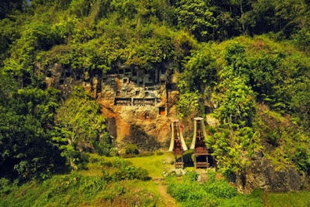 5 Kuburan Unik, Mistis dan Fenomenal di Tana Toraja