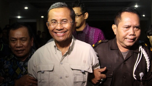 Ungkapan Dahlah Iskan Saat dirinya ditetapkan Sebagai Tersangka Ungkapan Dahlah Iskan Saat dirinya ditetapkan Sebagai Tersangka