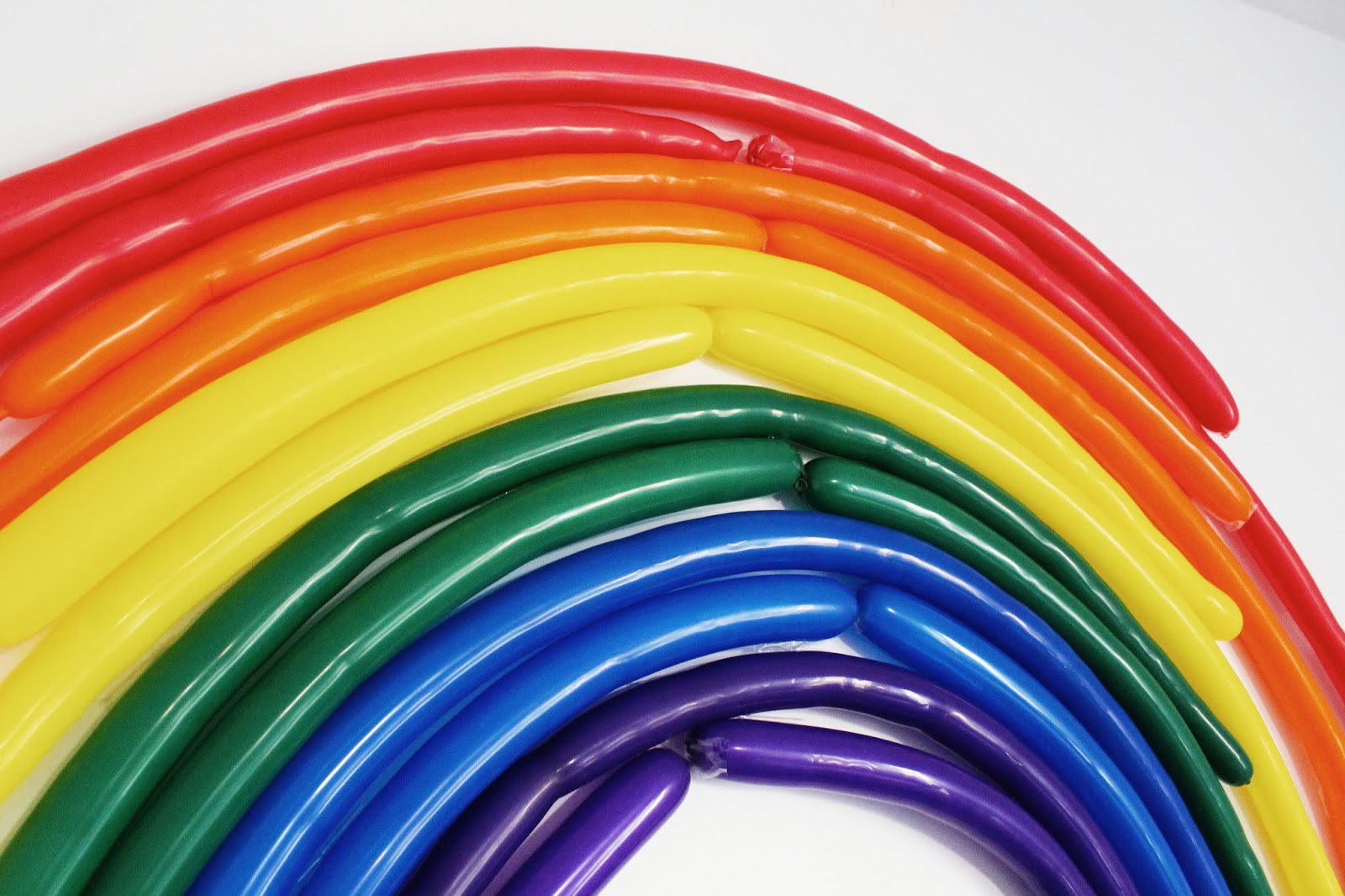 Autumn Amelia DIY Rainbow Balloon Art