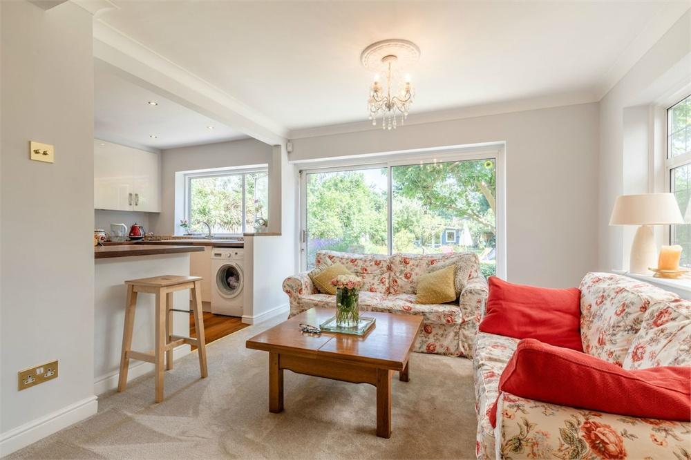 UK Estate Agent 4 bedroom Detached House for sale Langley Park Road