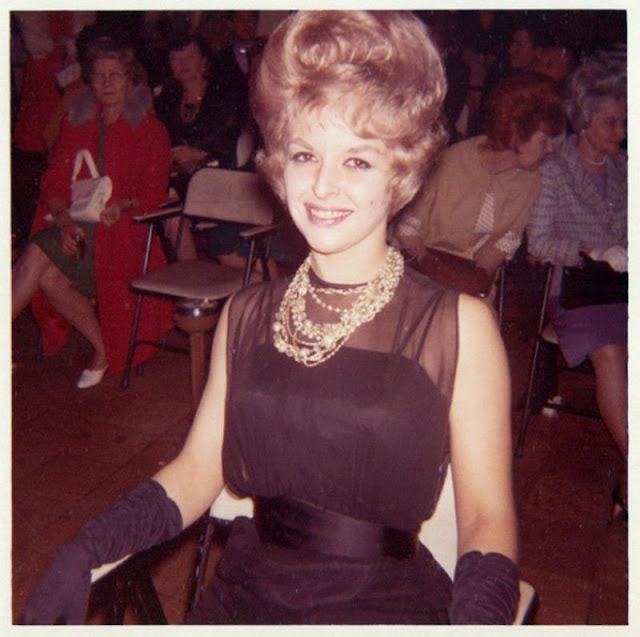 30 Cool Photos Of Blonde Bouffant Hair Ladies In The 1960s ~ Vintage Everyday