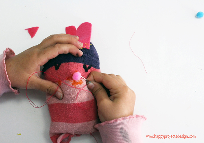 Upcycling con un calcetín: pollitos y conejitos de Pascua Upcycling con un calcetín: pollitos y conejitos de Pascua