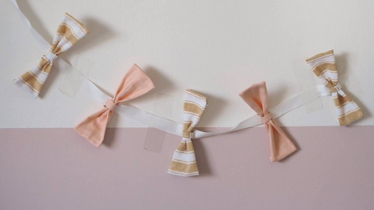 How to make a DIY kite wall hanging decoration, perfect for a babies nursery or child's room. Follow this simple tutorial to make this craft project, with a no-sew option too. Craft projects to create your own handmade decor. 