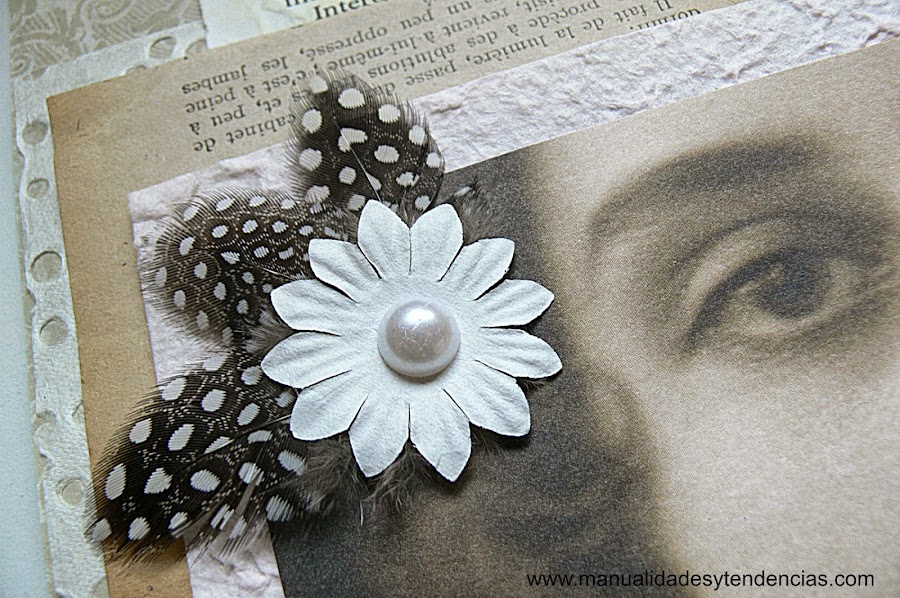 tocado vintage con plumas y perlas