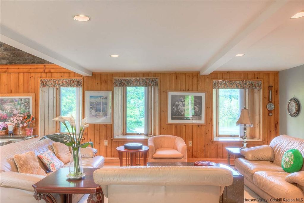 Sweet House Dreams 1987 Contemporary in Rifton, New York