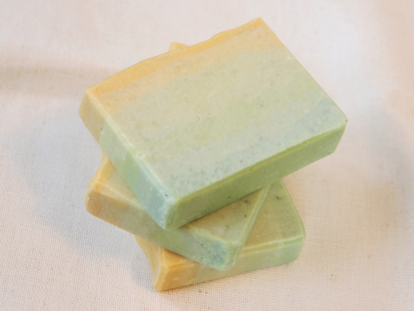 алмаклин кислотное моющее средство для санузлов. слабощелочное мыло. щелочное средство для доильного оборудования аргол. кислое мыло. кислое мыло.