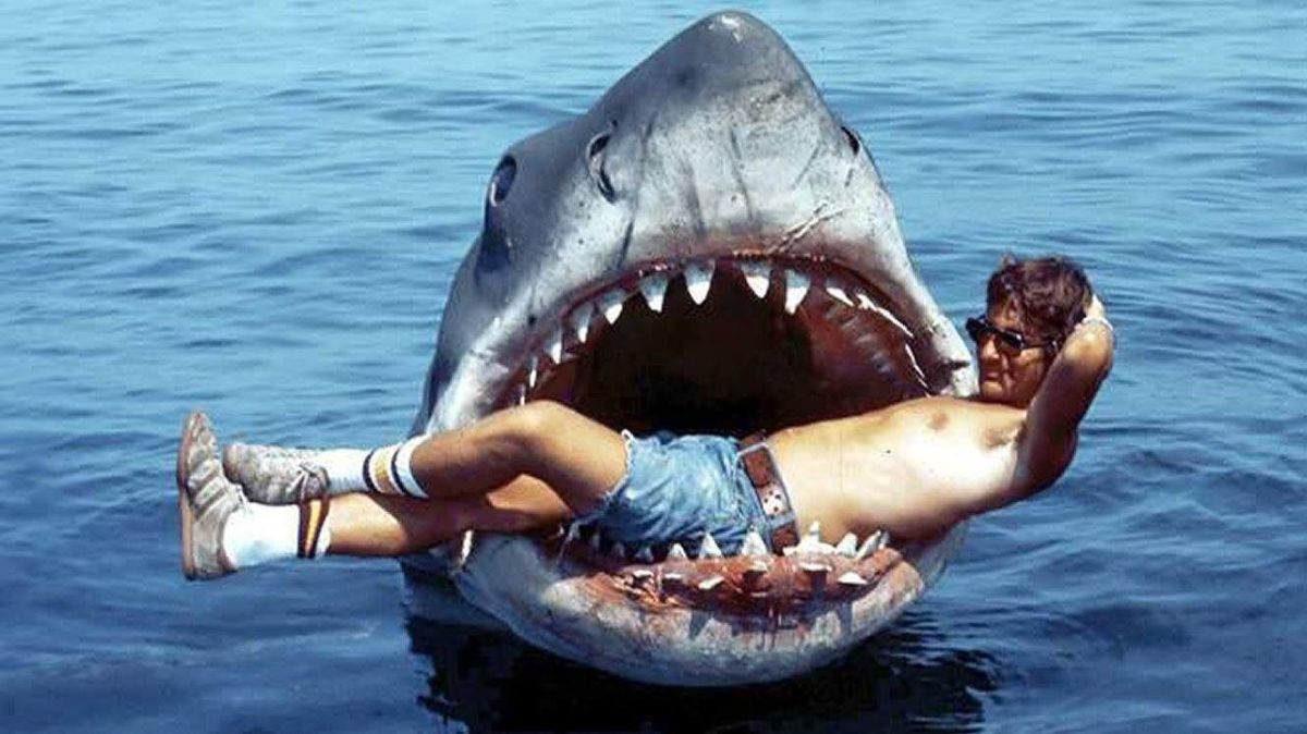 Amazing behind the scenes photos from the making of the film Jaws 1975 - 69