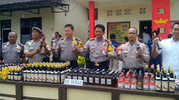 Ribuan Botol Miras Hasil Operasi Pekat Di Musnahkan Oleh Mapolres Lampung Timur.
