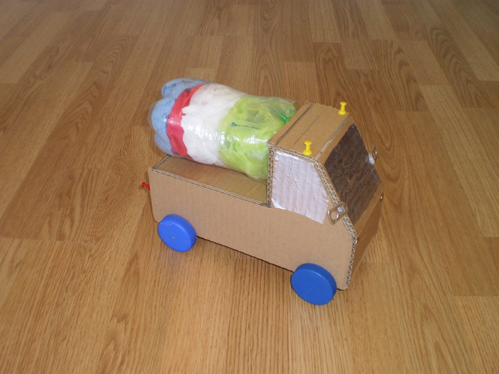 Plastycznie i ekologicznie - drugie życie śmiecia: października 2011