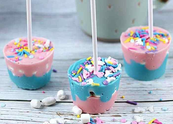 Unicorn Hot Chocolate - Cookies and Cups