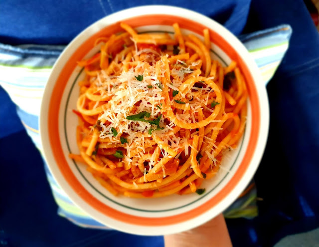 pasta con la salsa,spaghetti z pomidorami ,spaghetti sos,sos do makaronu,szybki obiad,cucina italiana,z kuchni do kuchni najlepszy blog kulinarny,szybki obiad,