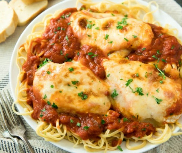 Quick And Easy Dinner: Mozzarella Chicken Skillet Quick And Easy Dinner: Mozzarella Chicken Skillet