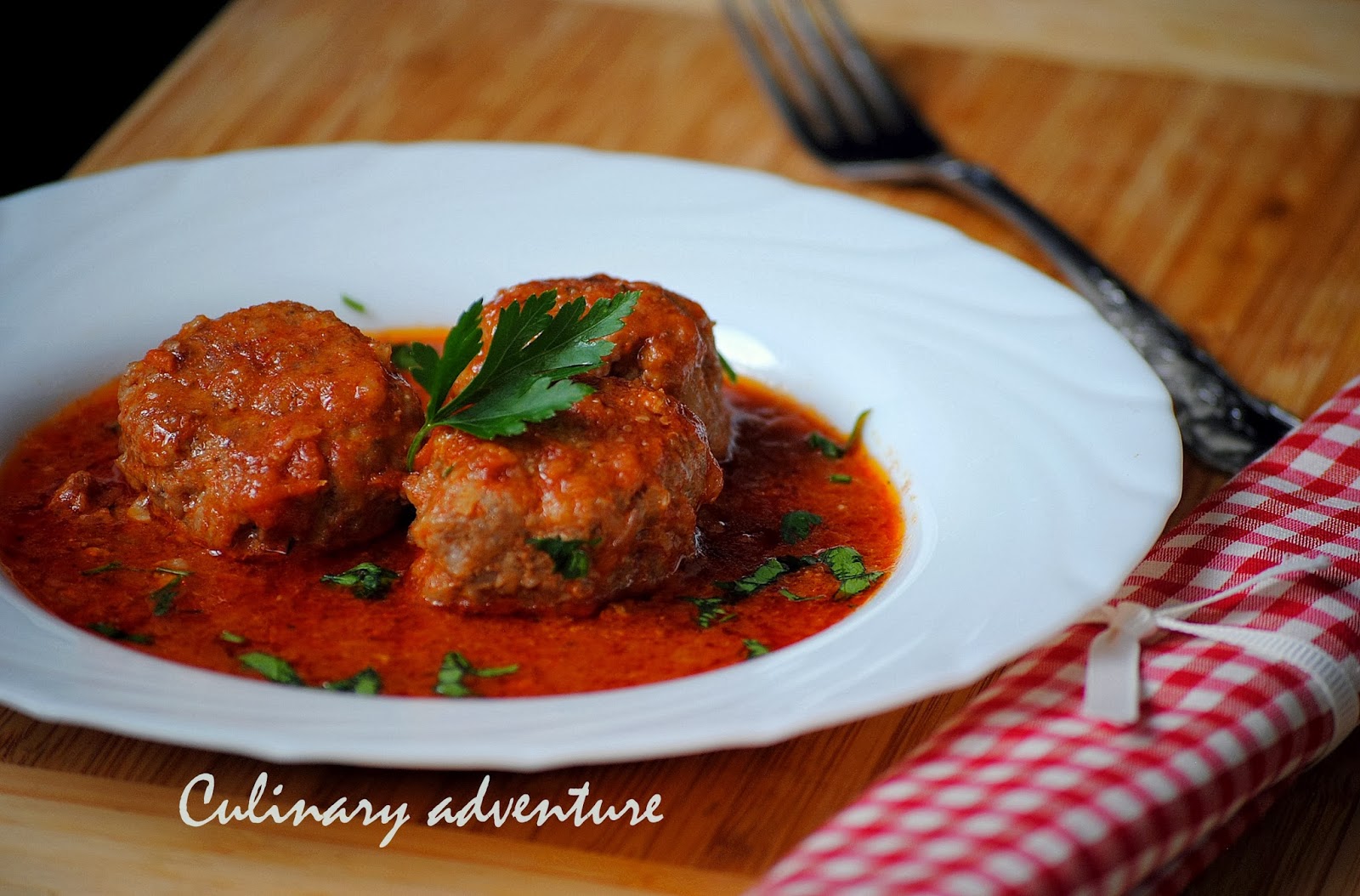 Кулинарно приключение Кюфтета с червен сос (Писюр кюфте) / Meatballs