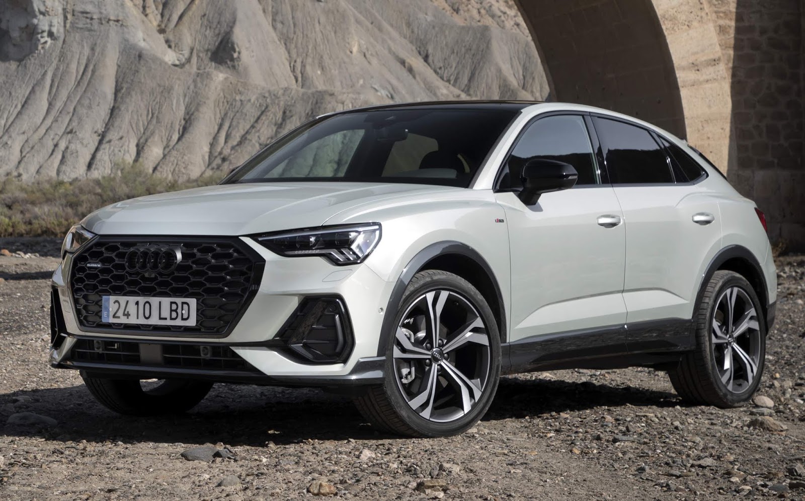 Audi Q3 Sportback quattro o elegante e esportivo miniQ8
