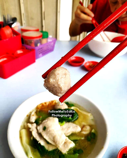 a delicious bowl of soup loaded with mixed pork slices, wanton dumplings, beancurd sheets [foo chuk] and pork balls