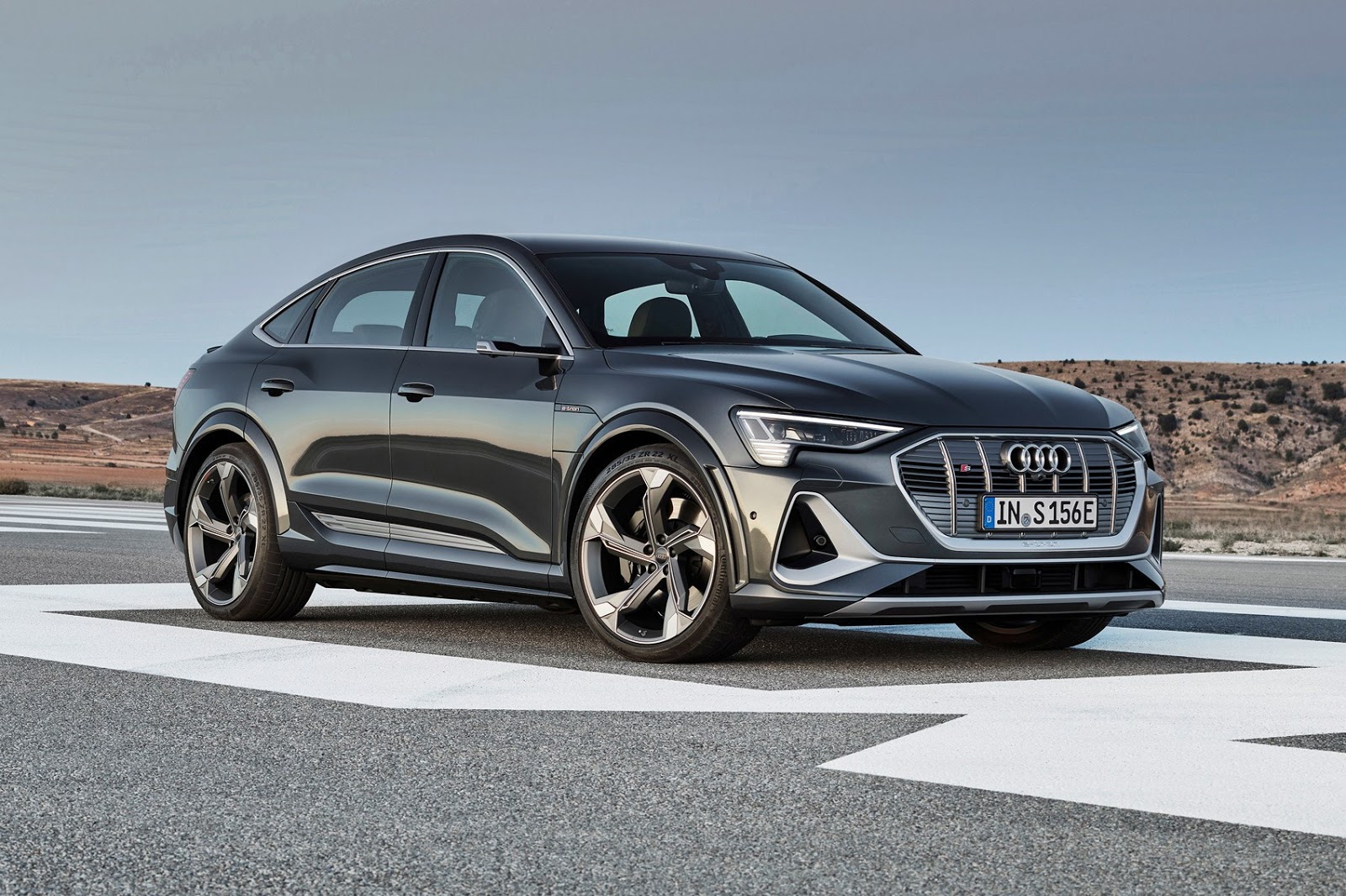 [update]Audi eTron S Sportback apresentado Quatro rodas e um volante!