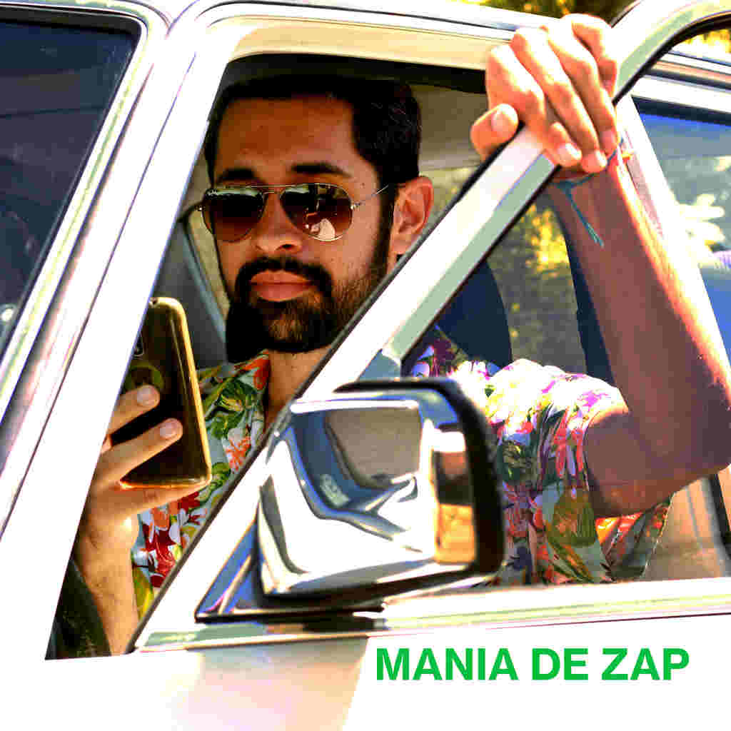 O cantor e compositor baiano Pessoa lança com clipe, no próximo dia 21, o single “Mania de ZAP” - parceria com Ronaldo Nobre. A canção traz reflexões irônicas sobre o uso contínuo e impulsivo do celular na comunicação cotidiana.