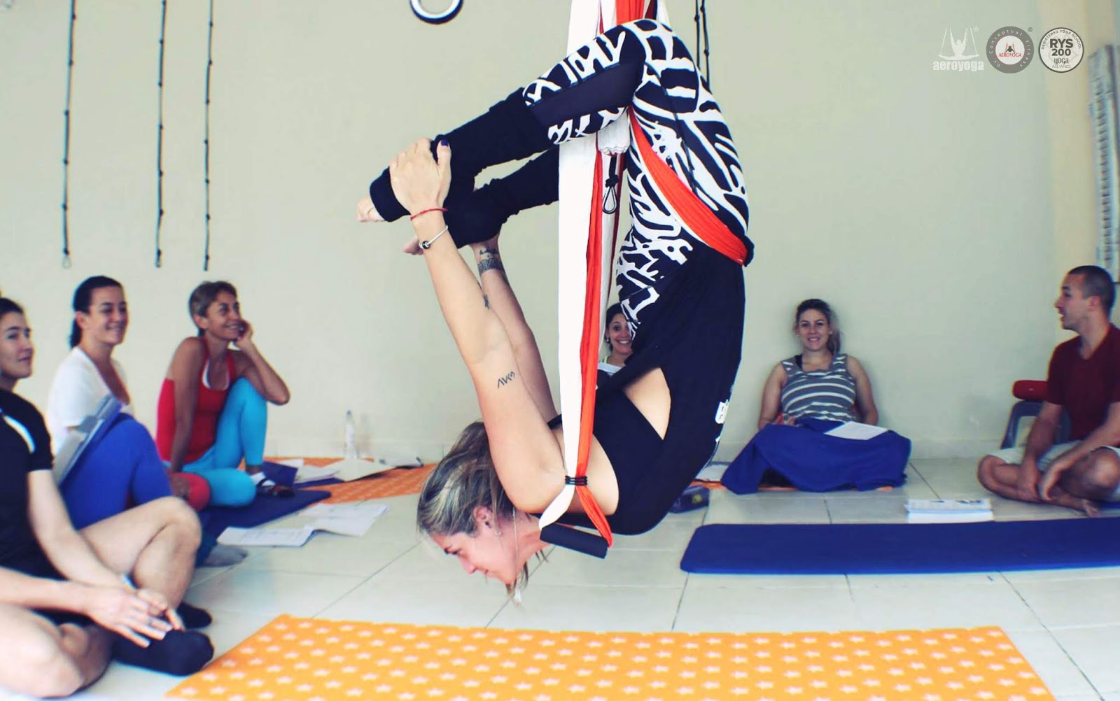 yogacreativo.com: Formación Yoga Aéreo, Descubre el Nuevo Columpio AeroYoga  ® para el Curso 2019/20