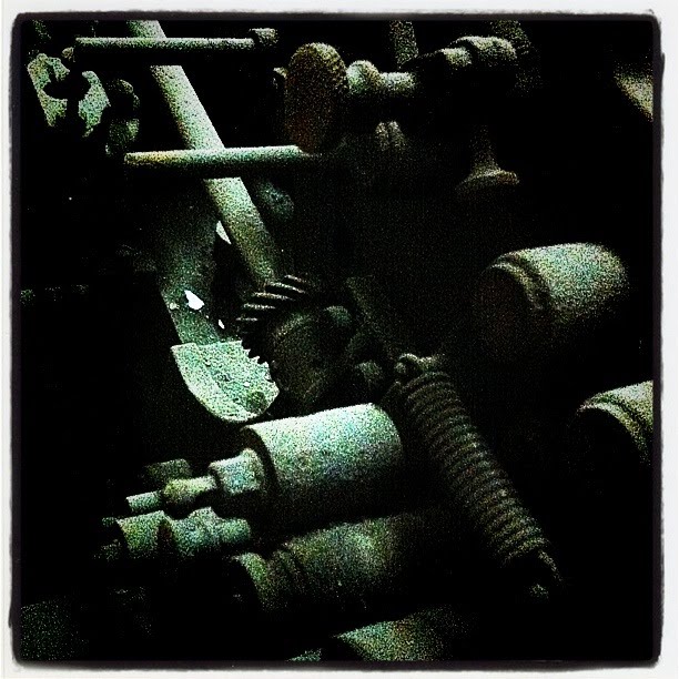 iPhoneography : Cigarette Making Machine - La Tabacalera, Madrid